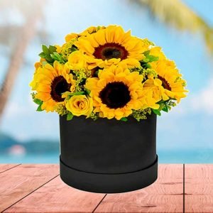 Los arreglos de girasoles son el regalo perfecto para transmitir alegría, vitalidad y optimismo. Con sus pétalos dorados que evocan al sol, los girasoles iluminan cualquier espacio y son ideales para cumpleaños, agradecimientos, aniversarios o para alegrar el día de alguien especial.