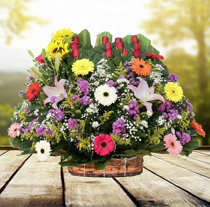 Arreglos florales grandes y espectaculares, diseñados con flores frescas y de la más alta calidad para impresionar en cualquier ocasión especial.