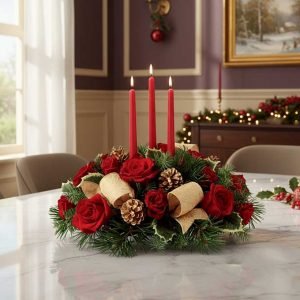 Dale un toque mágico a tu cena con un centro de mesa para Navidad en CDMX, diseñado con flores frescas, follajes verdes, esferas, velas y detalles navideños que llenan tu hogar de calidez y estilo. 🌟