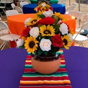 Decora tus eventos con el encanto de los centros de mesa mexicanos, llenos de color, vida y esencia tradicional.