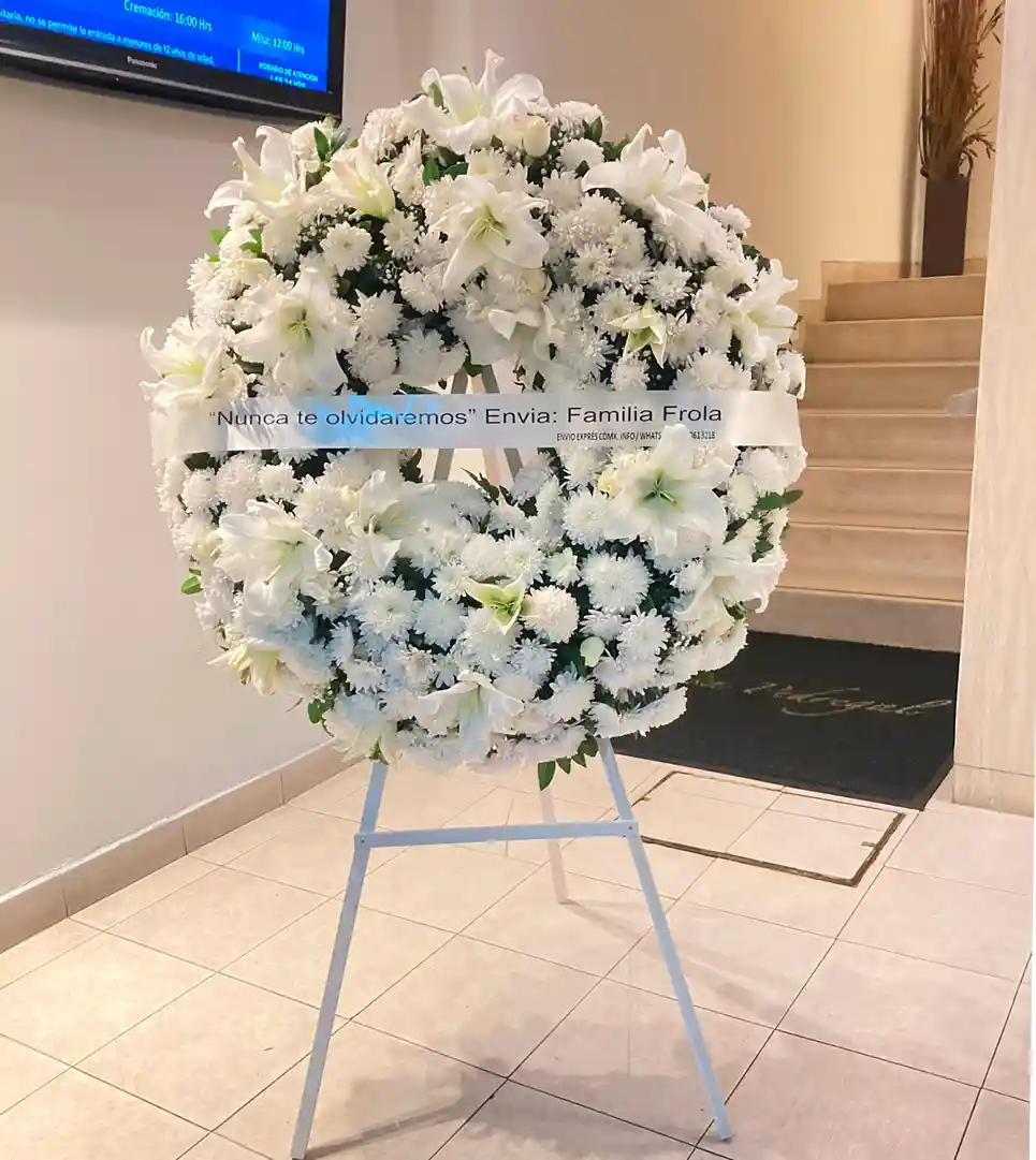 Coronas funebres entregada directamente en capilla de Funerarias Gayosso | Envío garantizado mismo día