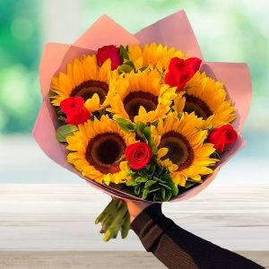 Ramos de Girasol con 6 Rosas Rojas