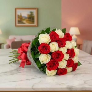 Los ramos de rosas rojas y blancas son un símbolo de amor, unión y pureza, perfectos para expresar sentimientos auténticos en ocasiones especiales. Las rosas rojas representan pasión y compromiso, mientras que las blancas reflejan paz, respeto y sinceridad, creando juntos un detalle elegante y sofisticado.