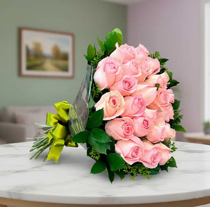 Los ramos de rosas rosas representan ternura, admiración y cariño, siendo el obsequio perfecto para cumpleaños, aniversarios, graduaciones o simplemente para expresar afecto sincero.