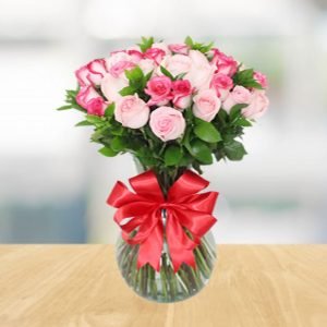 rosas bonitas florero con 50 rosas con dos colores, 25 rosas fucsias y 25 rosas rosas