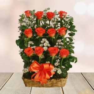 Las rosas naranjas en canasta son un regalo vibrante y elegante que transmite entusiasmo, energÃa y gratitud.