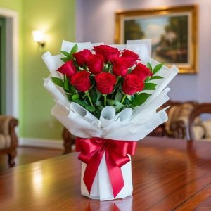 El ramo de 12 rosas es un detalle atemporal y romántico, perfecto para declarar amor, celebrar un aniversario o sorprender en un cumpleaños.