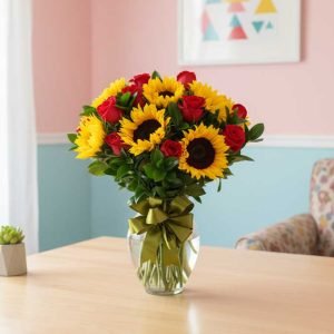 Los ramos de rosas con girasoles son una combinación perfecta de romanticismo y alegría, ideales para expresar amor, gratitud y optimismo en cualquier ocasión especial.